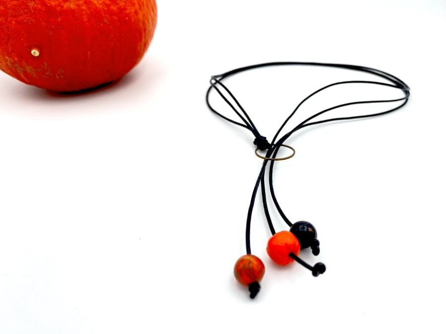 Handmade necklace  in lariat style with orange, black and pumpkin-shaped beads from polymer clay - Ornamentico shop