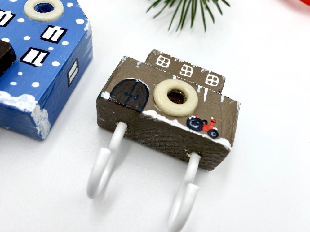 Two wooden hooks in the shape of a house and a barn decorated for Christmas - Ornamentico shop