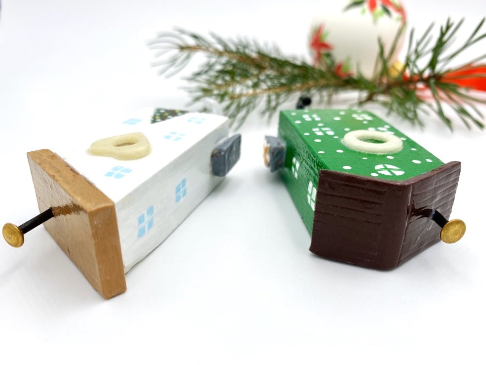 Set of two wooden hooks made in the shape of small houses decorated for Christmas - Ornamentico shop