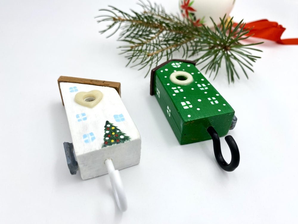 Set of two wooden hooks made in the shape of small houses decorated for Christmas - Ornamentico shop