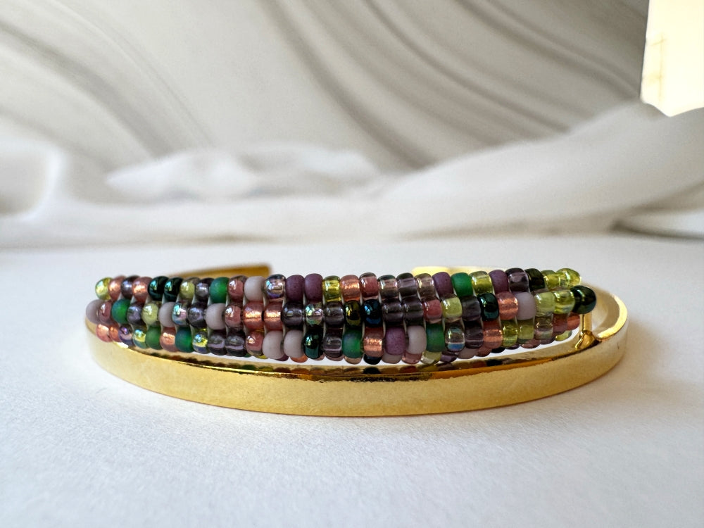 Gold-plated Indian Corn Linear bracelet with a narrow band of multicolored TOHO glass beads in green, pink, plum, copper and yellow - Ornamentico shop