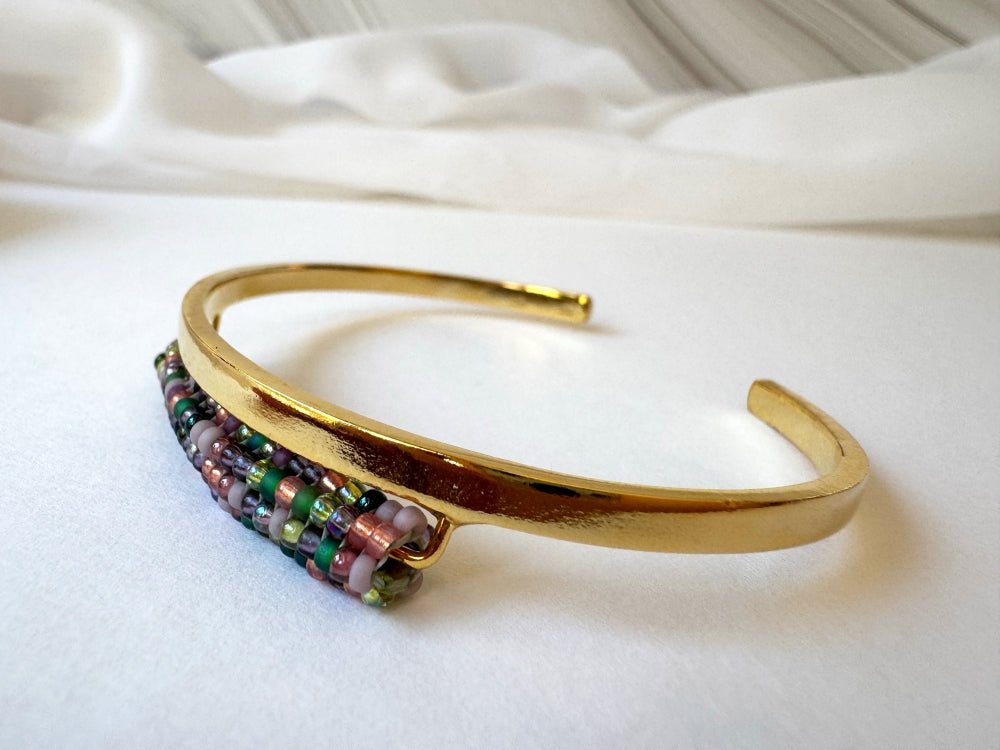 Gold-plated Indian Corn Linear bracelet with a narrow band of multicolored TOHO glass beads in green, pink, plum, copper and yellow - Ornamentico shop