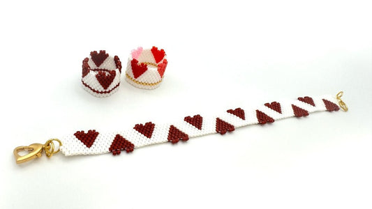 Handmade set of beaded bracelet and two rings ornamented with hearts crafted in peyote stitch technique 