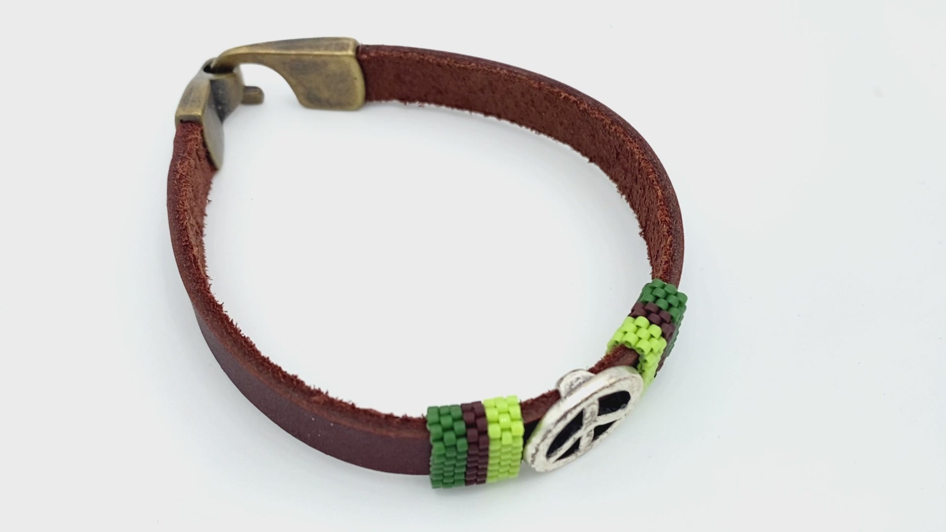 Handmade leather men's bracelet decorated with beaded inlays and peace sign sliding bead - Ornamentico shop