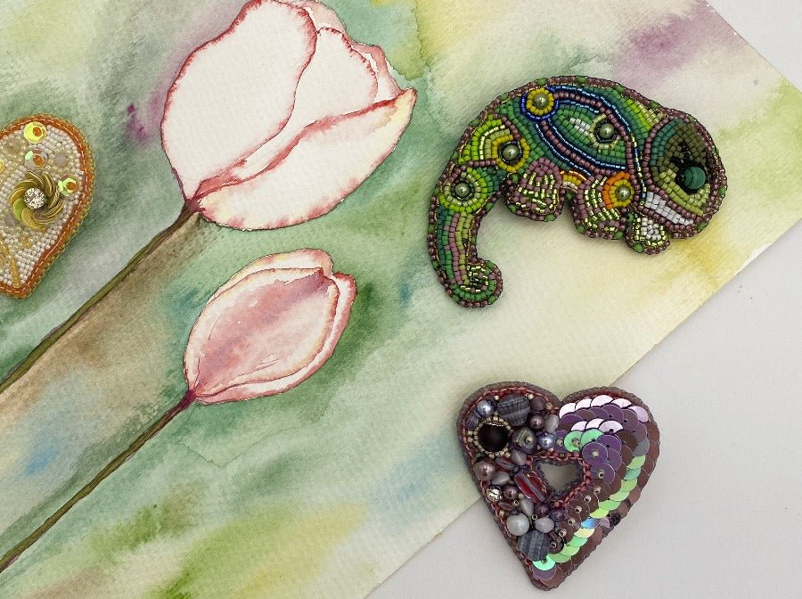 Handmade brooch "Chameleon" made of glass beads, Miyuki beads and malachite stone bead - Ornamentico shop