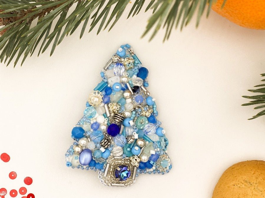 Handmade brooch in the shape of Xmas tree made of glass beads, Miyuki beads, bugle beads and rhinestones - Ornamentico shop