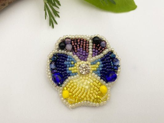 Add a touch of elegance to any outfit with this beautiful handmade brooch in a shape of pansy - Ornamentico shop