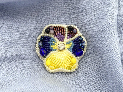 Add a touch of elegance to any outfit with this beautiful handmade brooch in a shape of pansy - Ornamentico shop