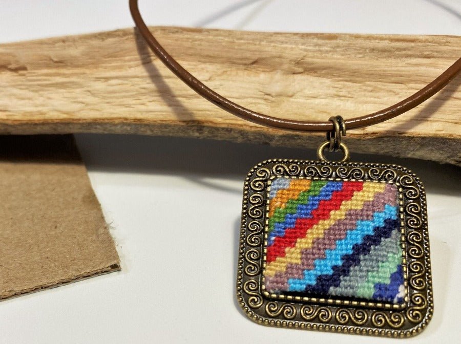 Unique embroidered pendant inspired by the decors of Anatolian carpets - Ornamentico shop
