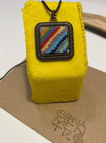 Unique embroidered pendant inspired by the decors of Anatolian carpets - Ornamentico shop