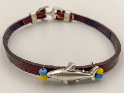 Handmade men's bracelet from leather decorated with shark slide bead and small insert from color beads - Ornamentico shop