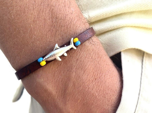 Handmade men's bracelet from leather decorated with shark slide bead and small insert from color beads - Ornamentico shop