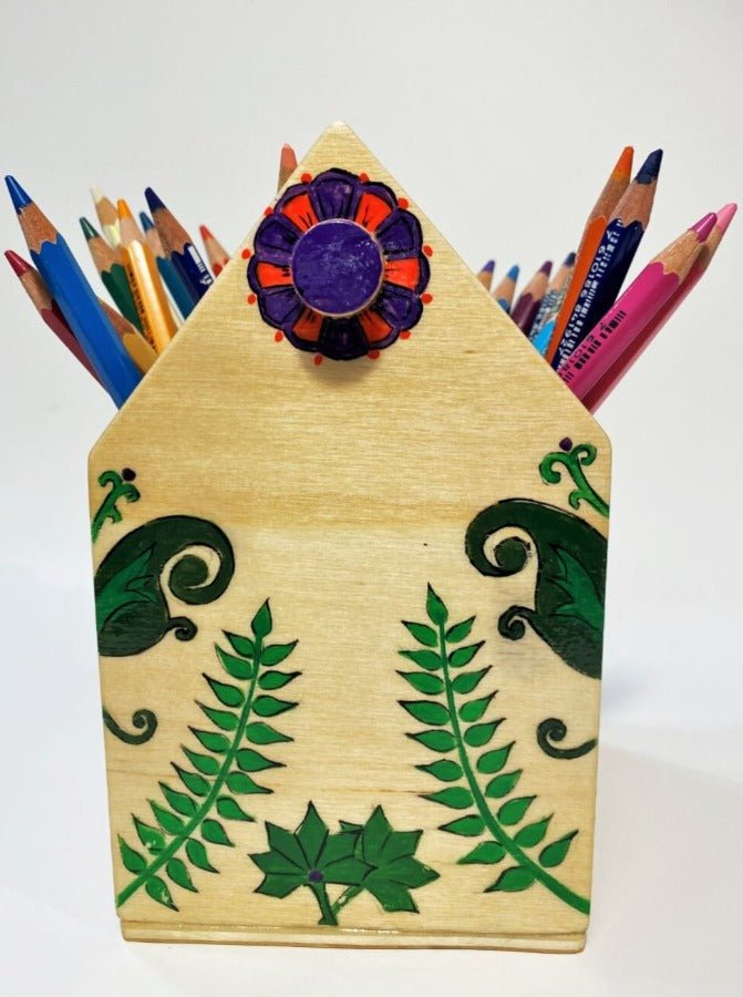 Hand-painted wooden pencil box, decorated with floral motives. Plywood, beech wood, acrylic paints - Ornamentico shop