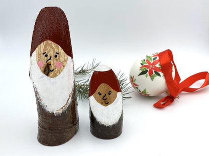 Handmade small wooden figurines of two smiling Santas - Ornamentico Shop