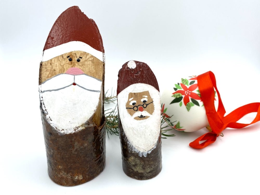 Set of two wooden figurines in the shape of thoughtful Santas - Ornamentico shop
