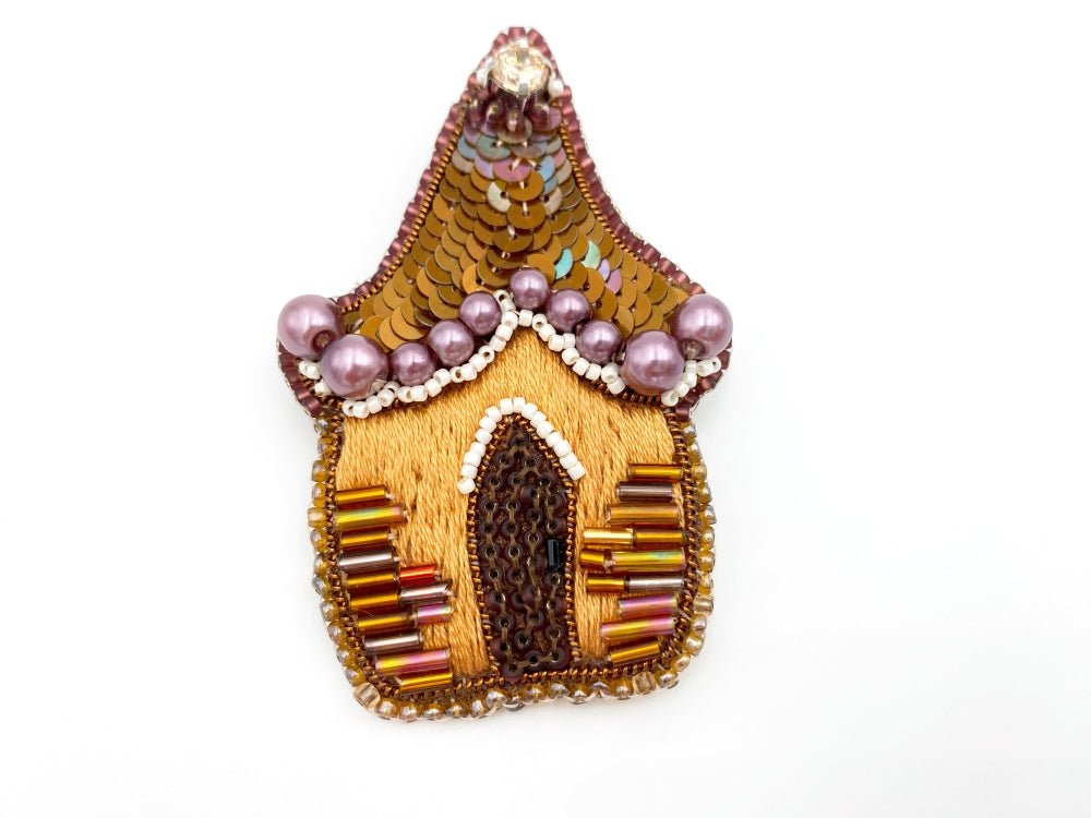 Handmade beaded brooch in the shape of a small fairy house - Ornamentico shop