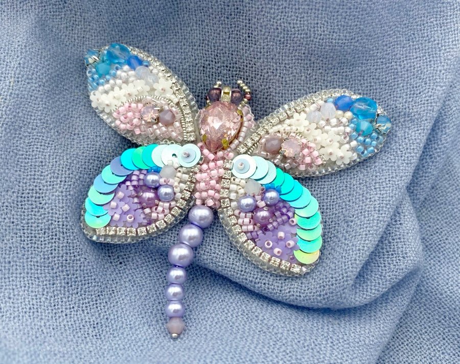This handmade brooch in a shape of dragonfly is the perfect thing to add a touch of elegance to any outfit - Ornamentico shop
