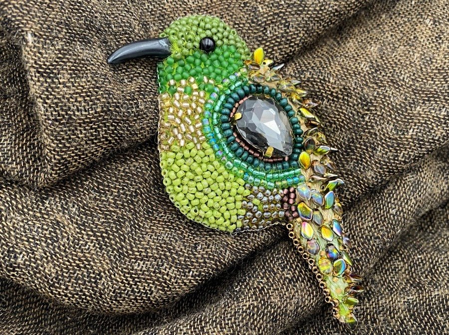 Crafted with care this brooch is made from high-quality materials and features character of the kiwi bird – Ornamentico shop