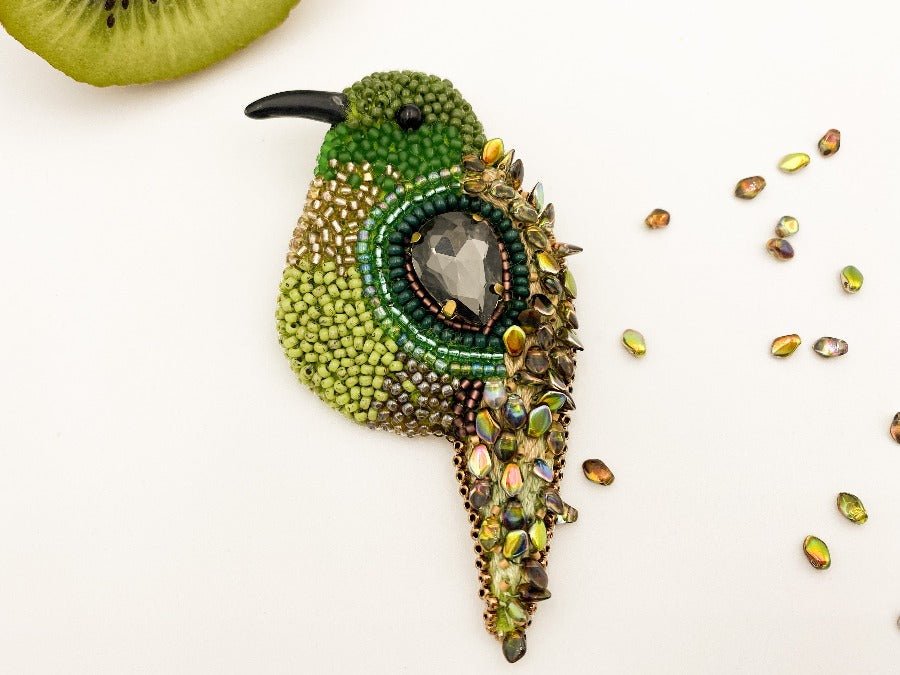 Crafted with care this brooch is made from high-quality materials and features character of the kiwi bird – Ornamentico shop