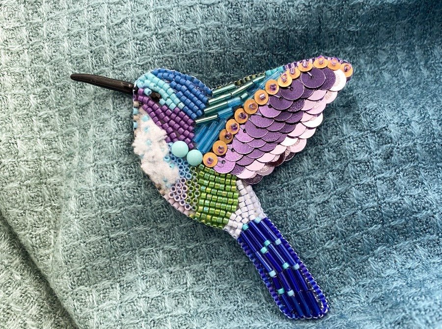 Introducing our handmade brooch in the shape of a hummingbird, crafted with meticulous attention to detail – Ornamentico shop