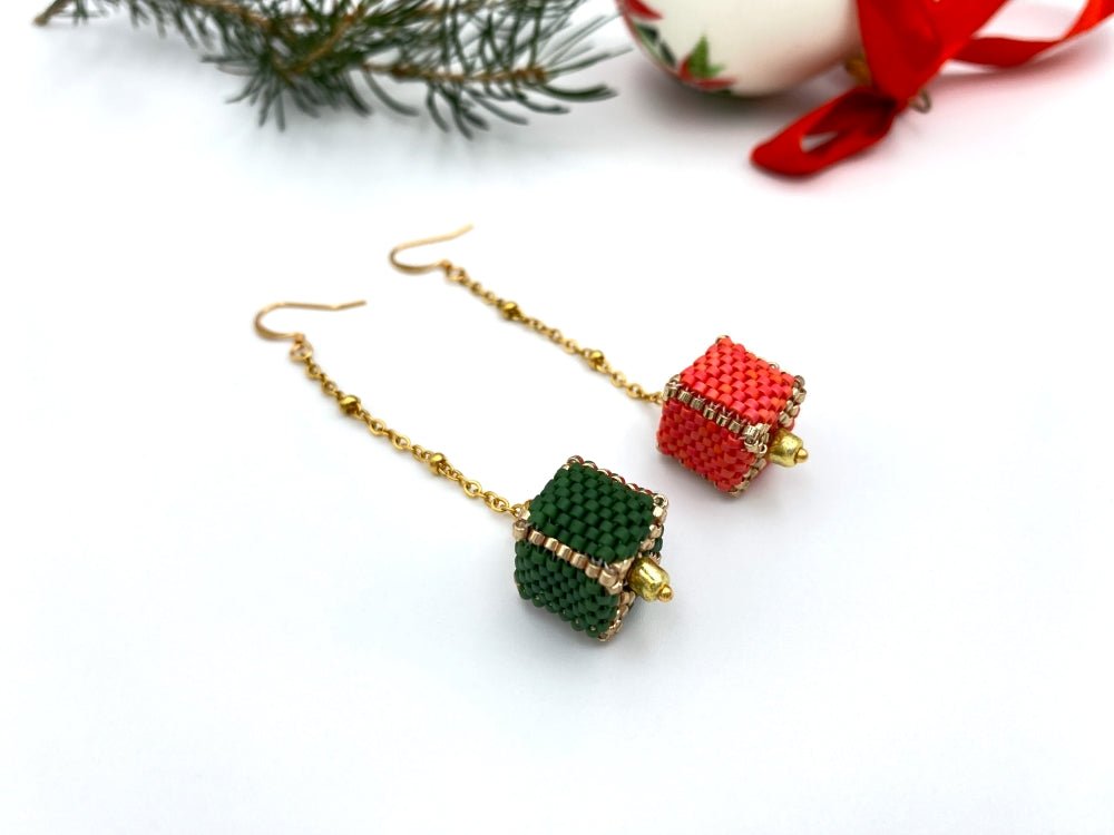 Handmade dangle earrings with two cubic beads made in peyote technique placed on a golden chain - Ornamentico shop
