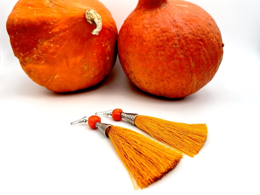 Handmade earrings with tassel with silver caps and pumpkin beads - Ornamentico shop