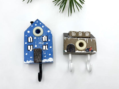 Two wooden hooks in the shape of a house and a barn decorated for Christmas - Ornamentico shop